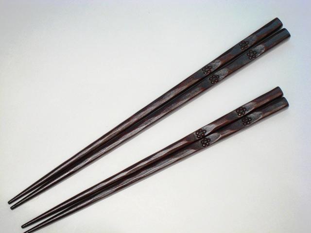 Kamakura-bori plum crest chopsticks, detail