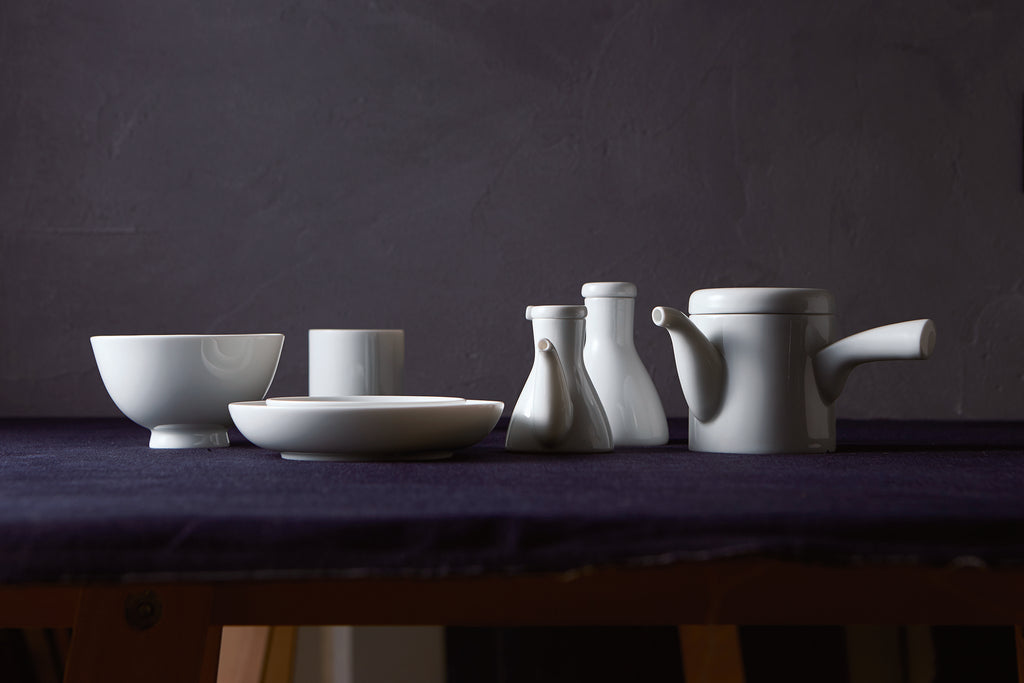 Washokki full 7-piece Japanese porcelain tea and dining set in Kobijiki white finish, collection lifestyle