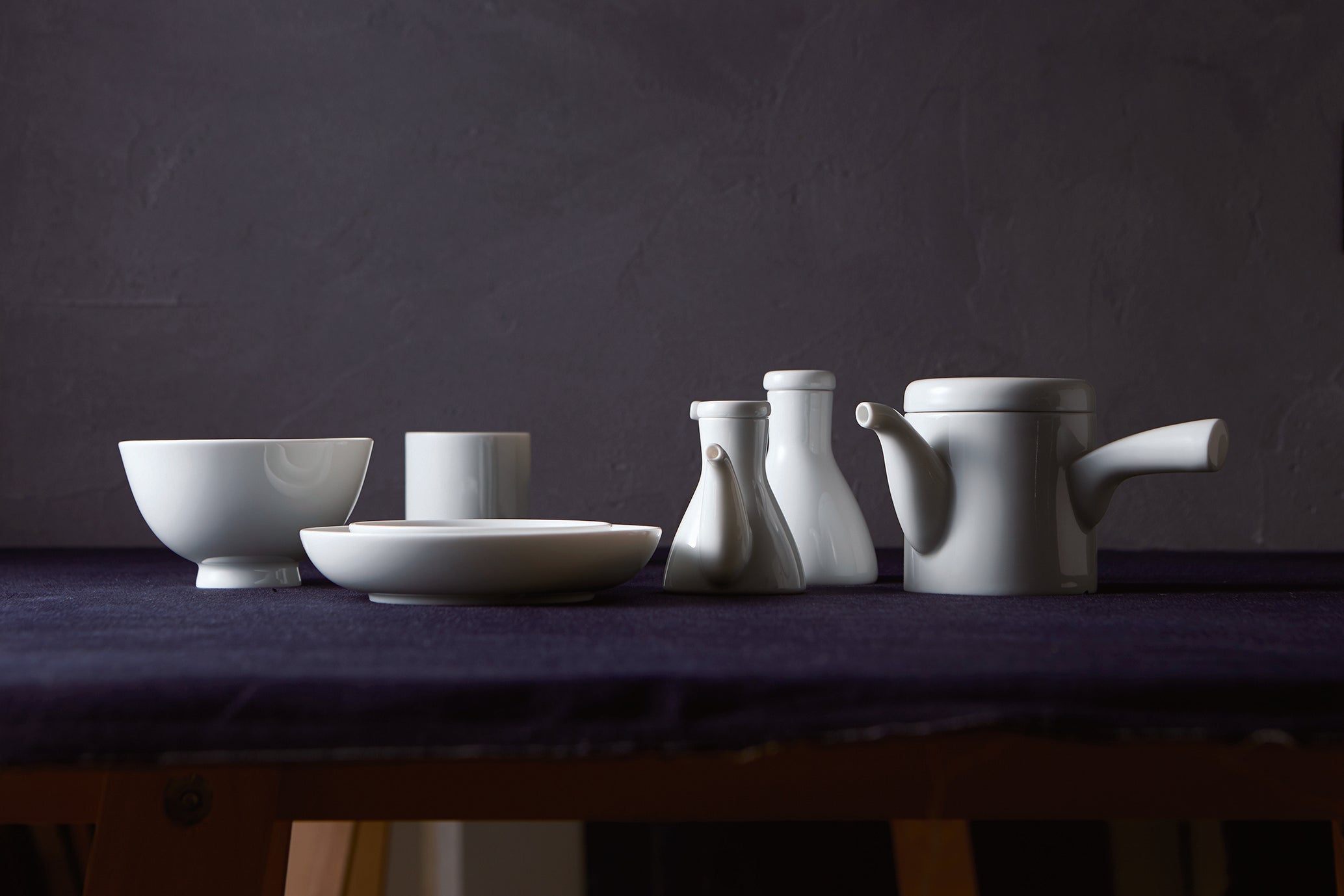 Washokki full 7-piece Japanese porcelain tea and dining set in Kobijiki white finish, collection lifestyle