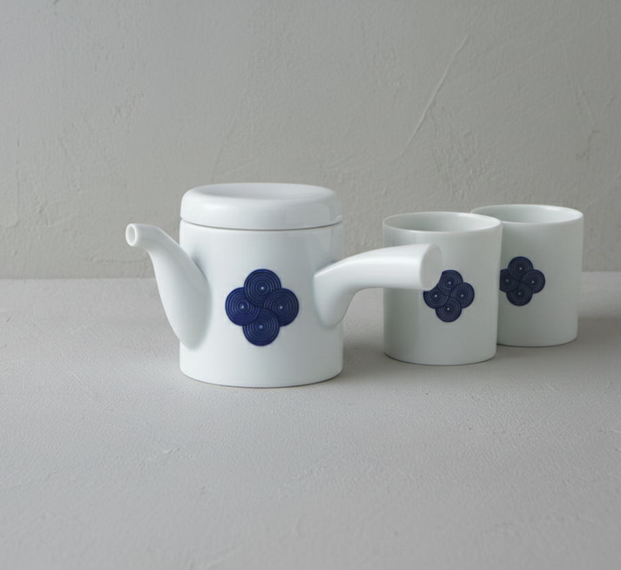 Washokki Teapot Set with blue Sometsuke swirl pattern, two Yunomi teacups and kyusu teapot, product view