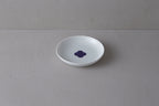 Washokki medium plate in white porcelain with blue Sometsuke swirl pattern in center