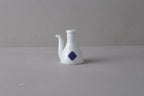 Washokki soy sauce pitcher in white porcelain with blue Sometsuke swirl pattern, side view