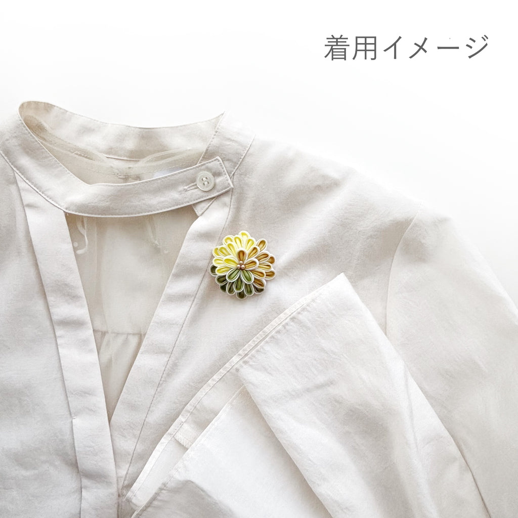 Tsumami Zaiku Brooch Yellow & Matcha Green – Chrysanthemum Japanese Silk Flower Pin