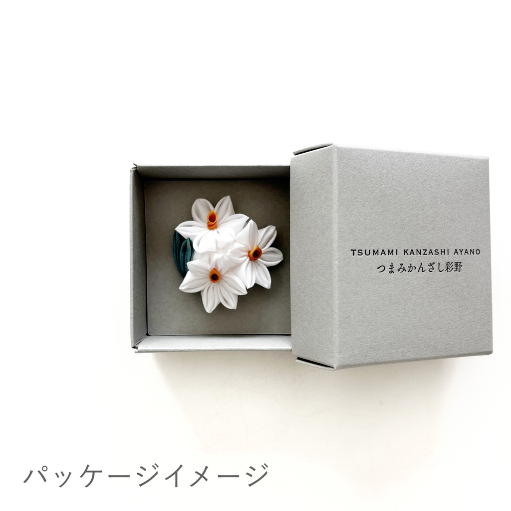 Tsumami Zaiku Brooch White – Narcissus Japanese Silk Flower Pin